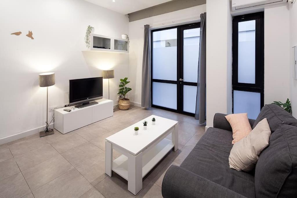 Loft Next To Calle Betis, Area Of Seville-sevillarooms * Seville