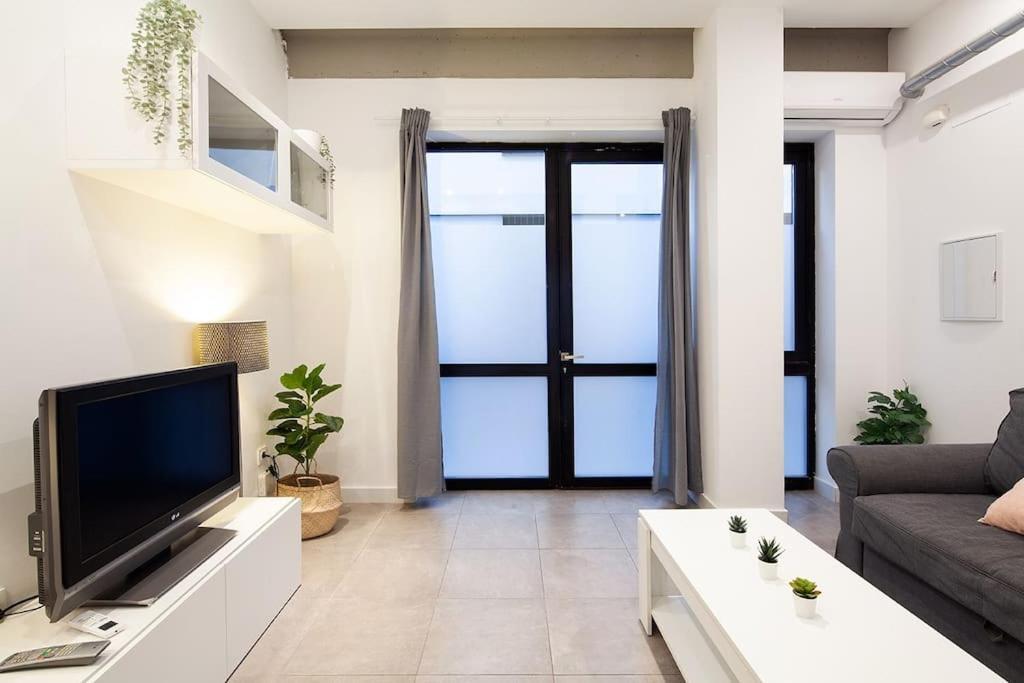 Apartment Loft Next To Calle Betis, Area Of Seville-sevillarooms Seville
